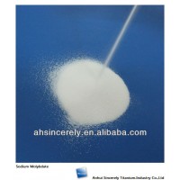 White sodium metabisulfite powder